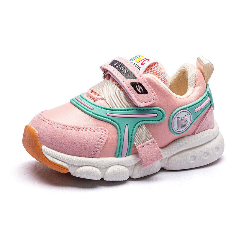 Plush sneakers for toddlers in pink with Velcro strap, breathable and waterproof design.