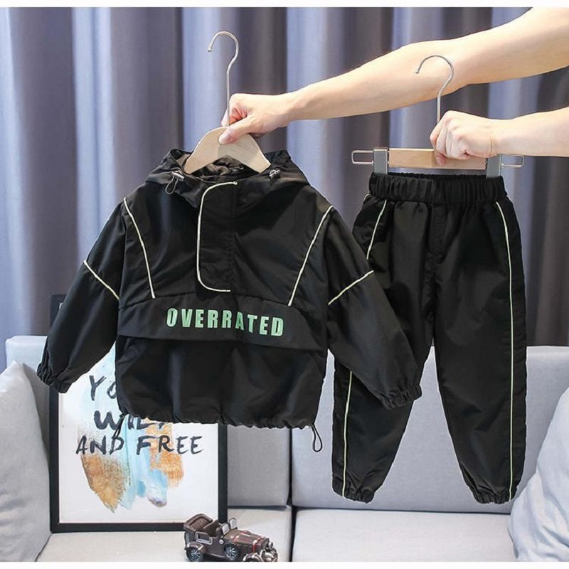Children's black two-piece suit with "Overrated" print, stylish and made of cotton.
