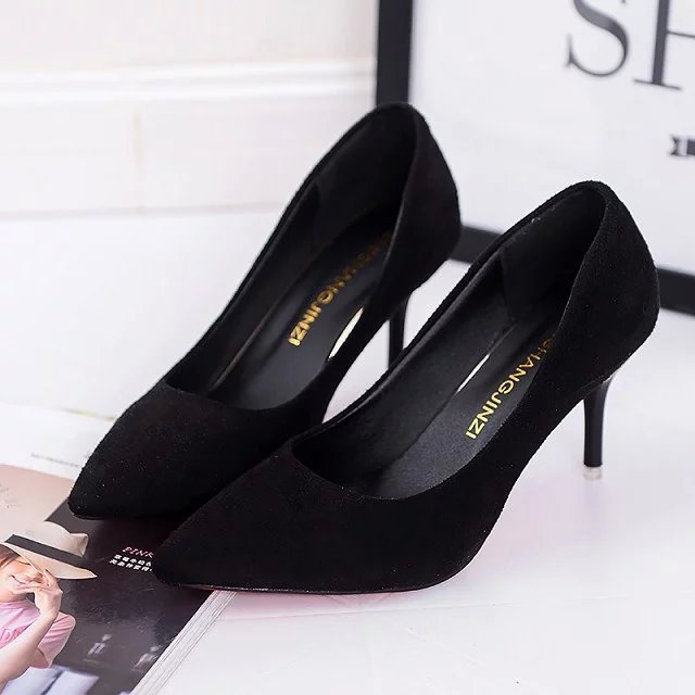 Pure color casual black high heels with shallow mouth design.