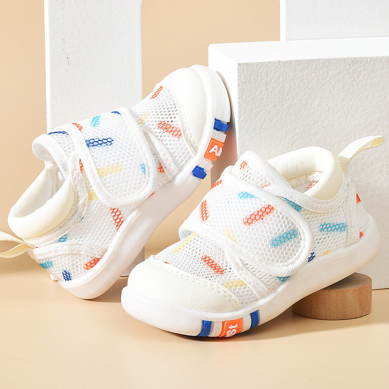 Infant mesh sandals with plaid pattern, soft sole, and cartoon elements for 0-2 year olds.