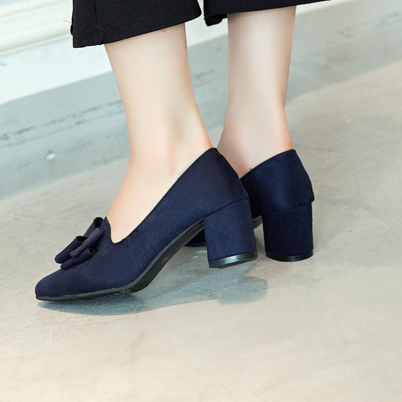 Chunky medium heels with pointy toe and skid-proof sole in nubuck материал.