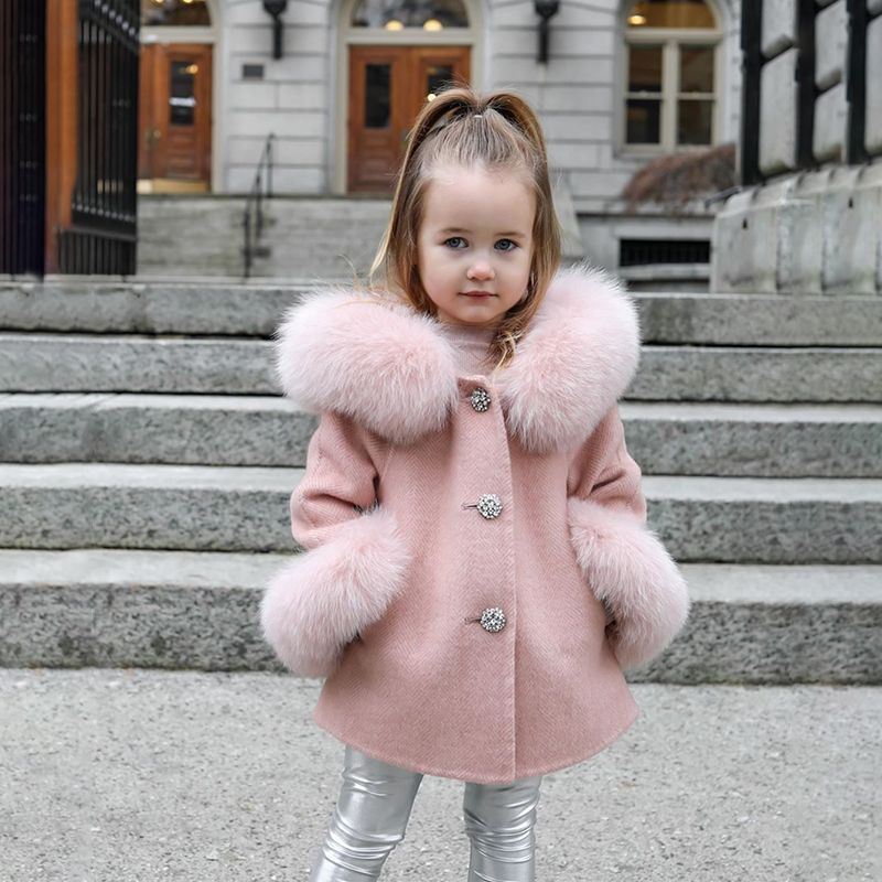 Pink woolen cashmere fur coat for girls, winter overcoat with large collar and cuffs.