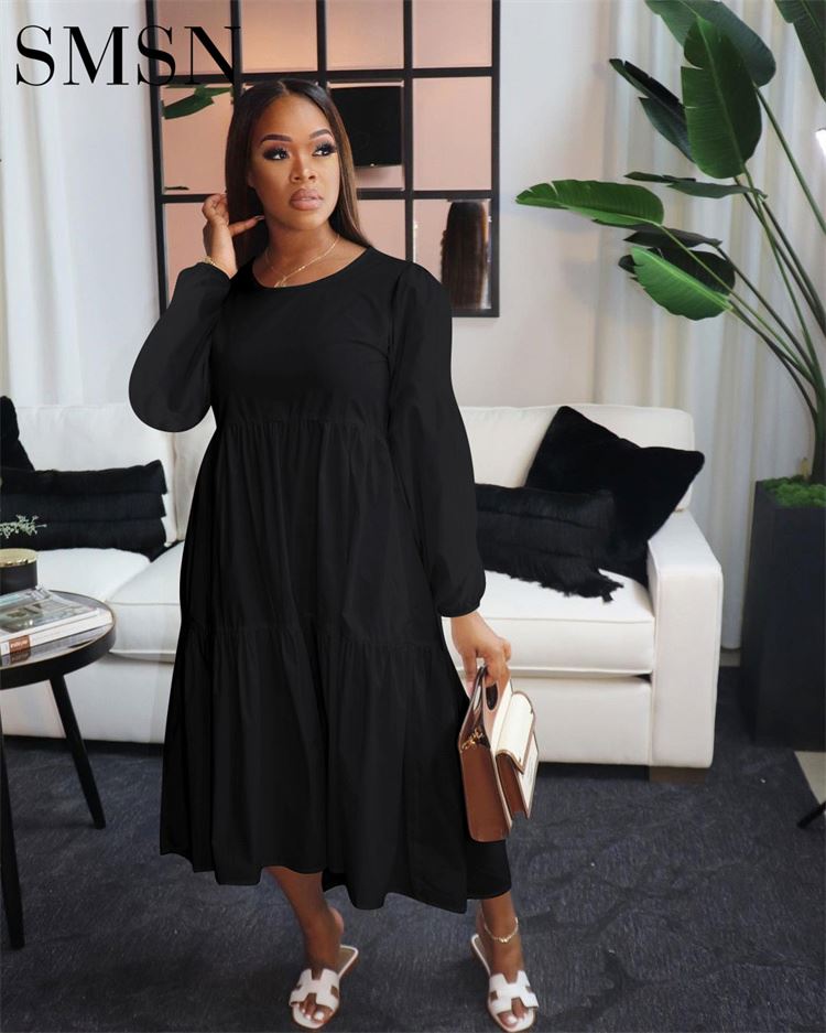 Trendy plus size black dress with long sleeves for women.