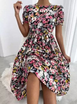 Floral casual dress for women, featuring short sleeves and a flowy design.